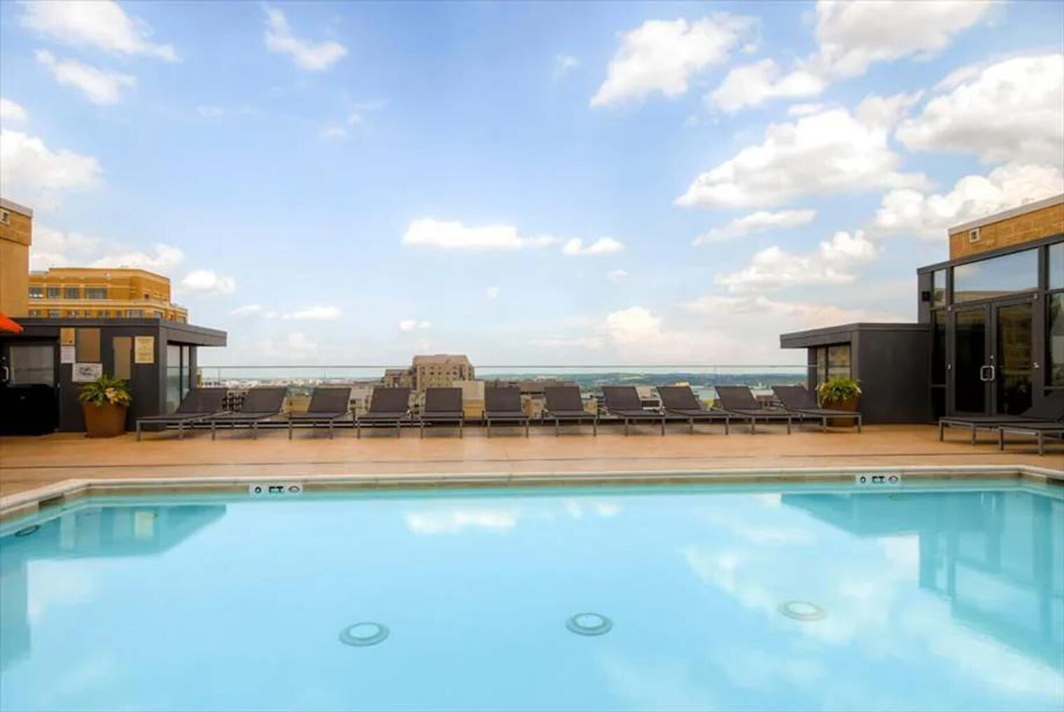 Building Photo - 1405 S Fern St