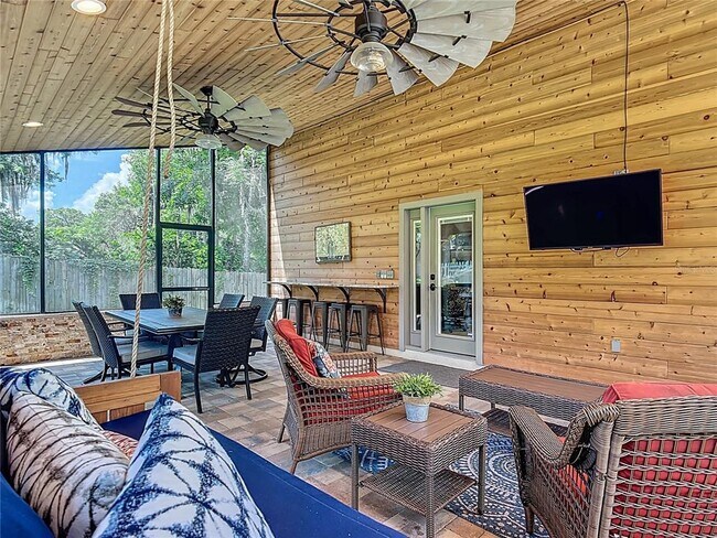 Building Photo - 4661 SW 7th Avenue Rd