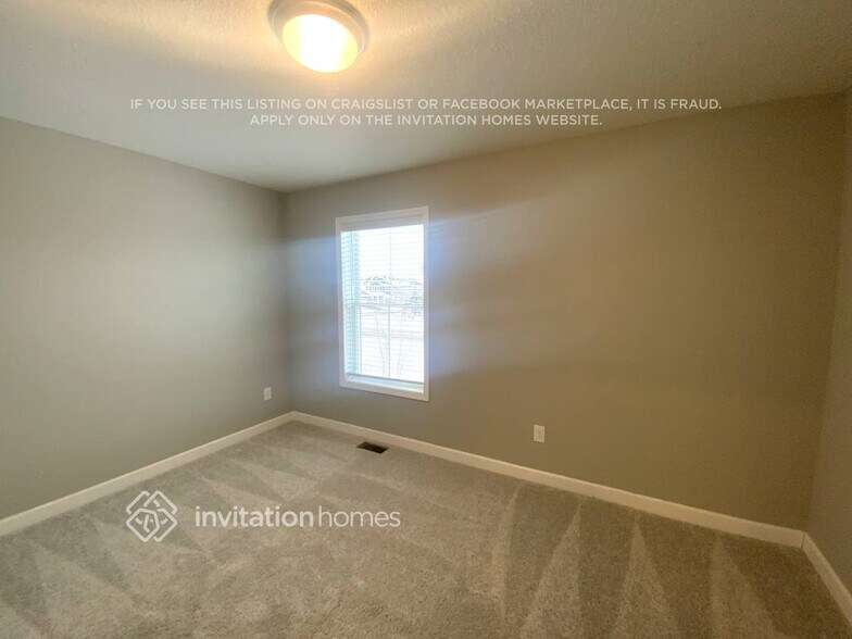 Building Photo - 16700 Dunkirk Cir N