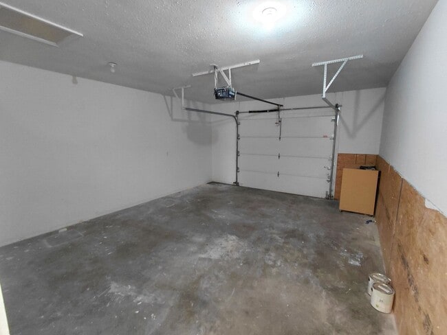 Building Photo - 2 Bedroom Home