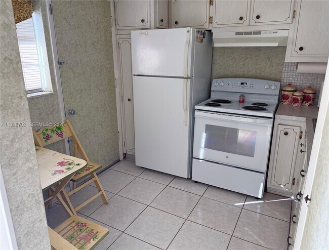 Building Photo - 2820 NE 201st Terrace