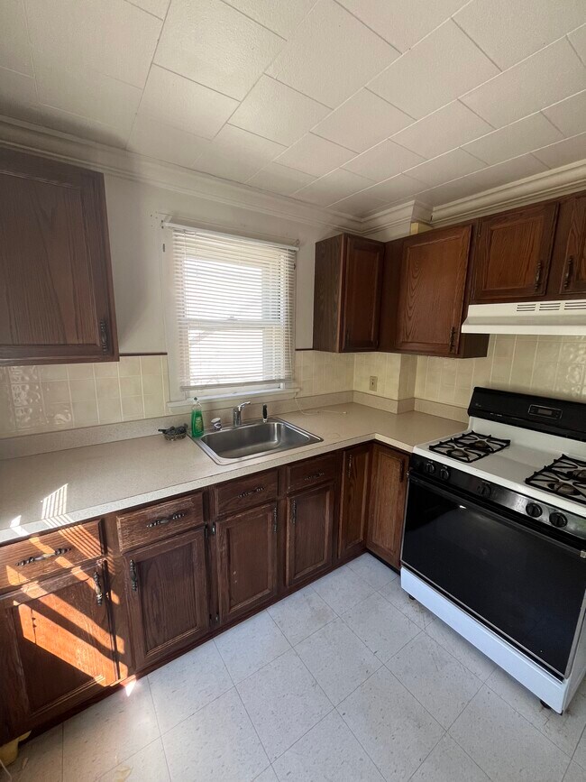 Building Photo - 216 Rochelle Ave