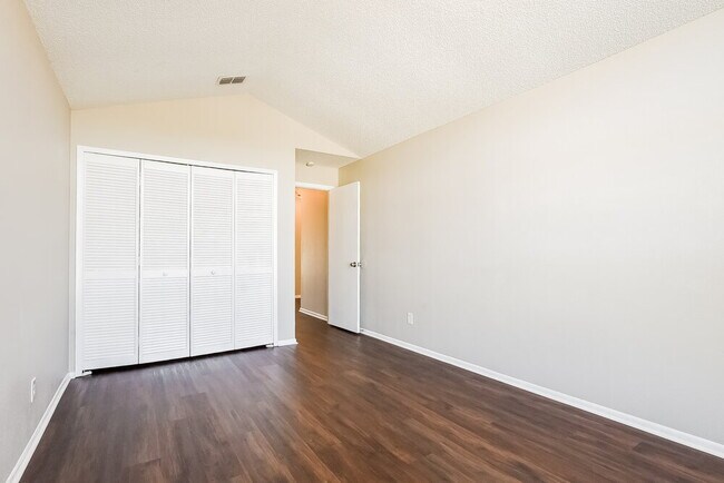 Building Photo - 1034 Burnett St