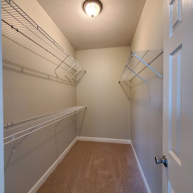 Building Photo - Luxurious and Spacious 3BR/2BA Rental Home...