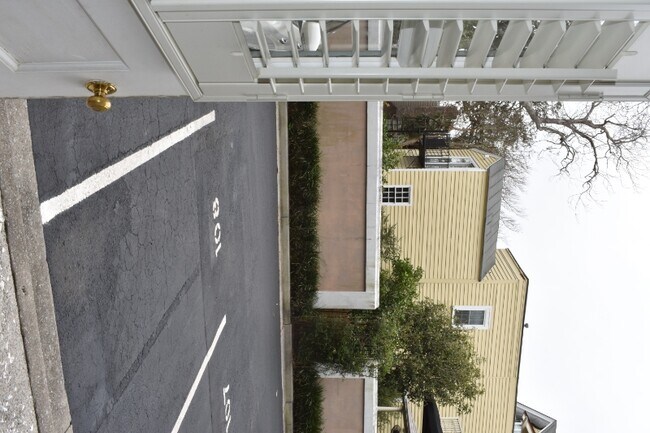 Building Photo - 67 Legare St