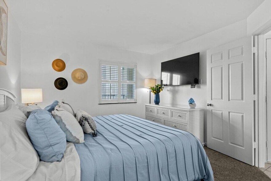 Building Photo - 5523 N Ocean Blvd