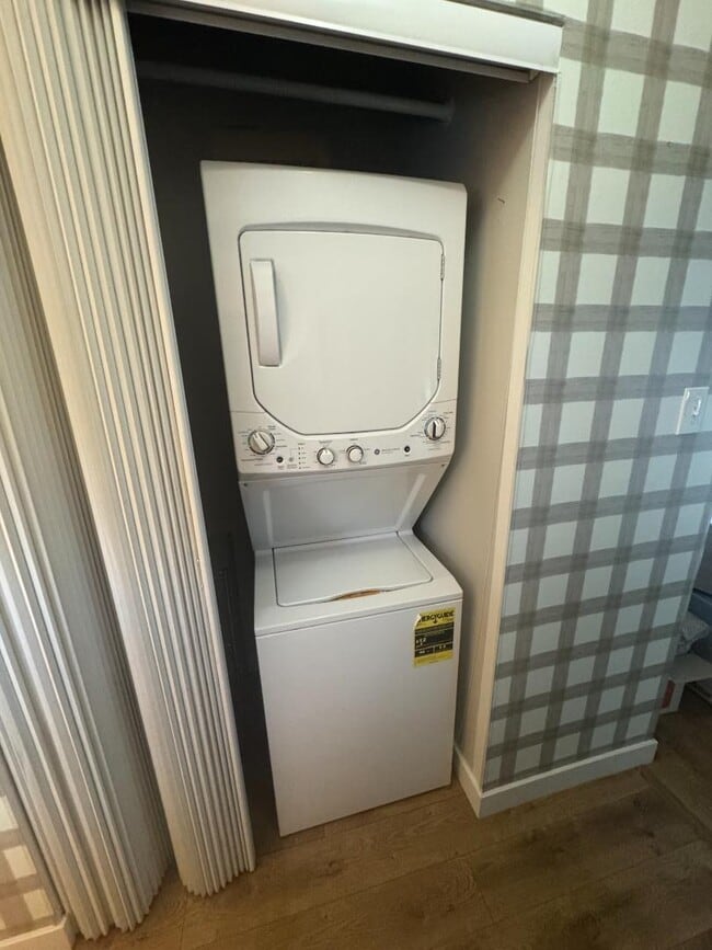 Building Photo - 308 Garnet St