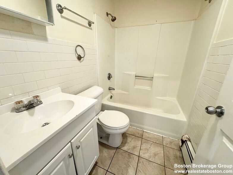 Building Photo - 13 Ruggles St