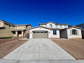 Building Photo - MOVE IN SPECIAL!! Move in on or before Oct...