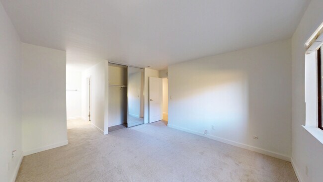 Building Photo - 37-1 Clay Ct-37