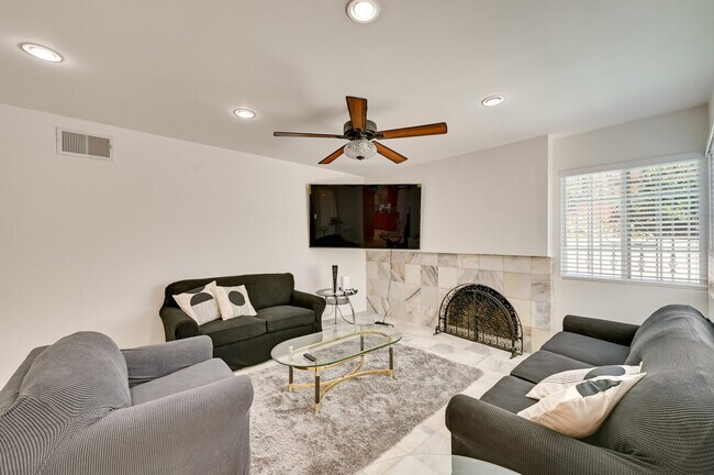 Building Photo - 719 Mahogany Dr