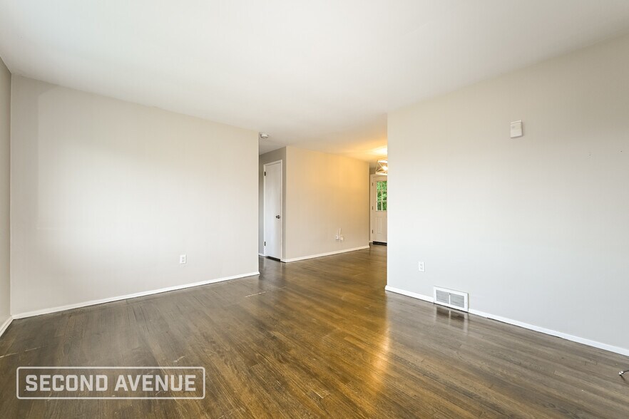 Building Photo - 415 College Park Dr