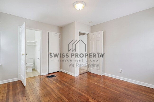 Building Photo - 1590 Vendome Dr S