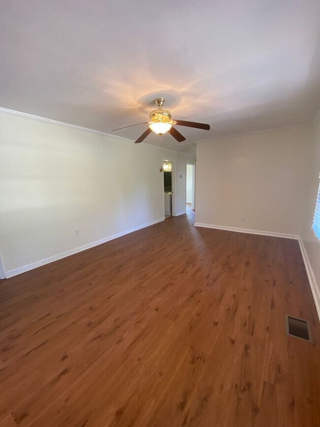 Building Photo - PRE-LEASE JULY 15th! - Adorable 4 bedroom 2.5 bath house in Athens, Ga.