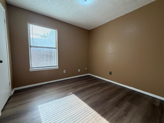 Building Photo - "Charming 3-Bedroom 2 Full Baths in Lubbock!"