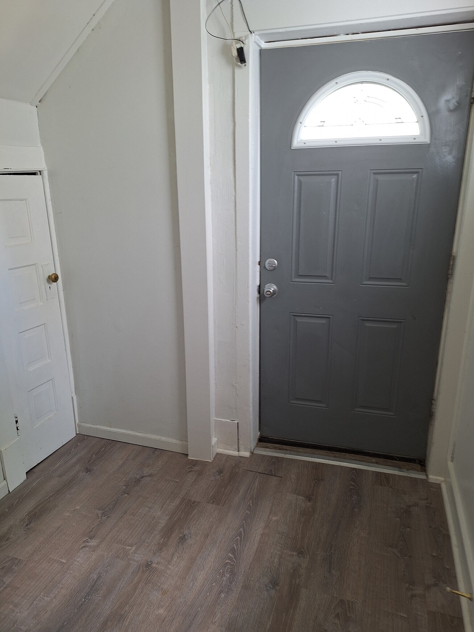 Entry Way Mudroom - 1220 Louisiana St