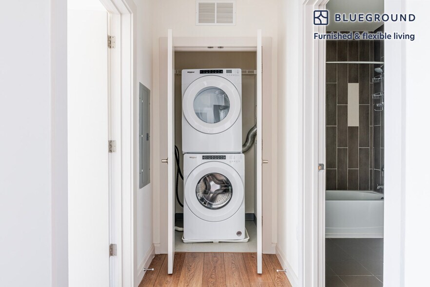 Building Photo - 36 River St