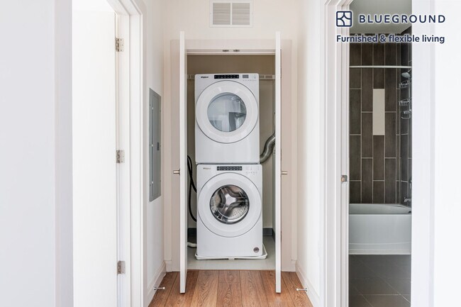 Building Photo - 36 River St