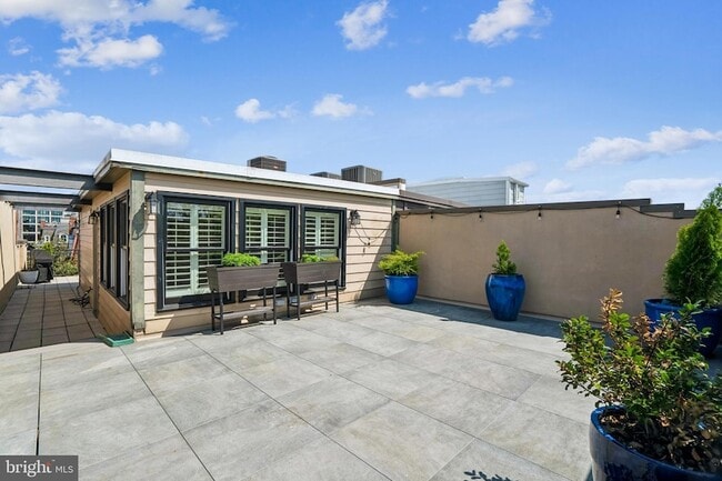 Building Photo - 1343 Q St NW