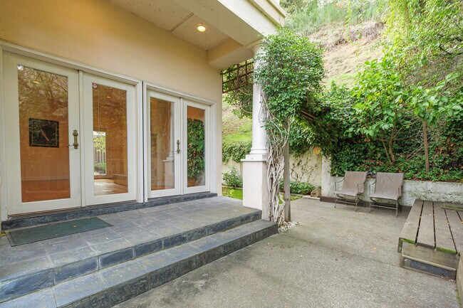 Building Photo - 17 Heron Dr