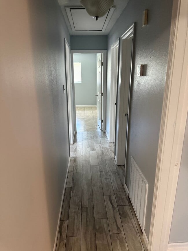 Building Photo - 3 Bedroom Single Family Home