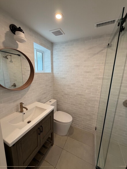 Building Photo - 2111 Montana St