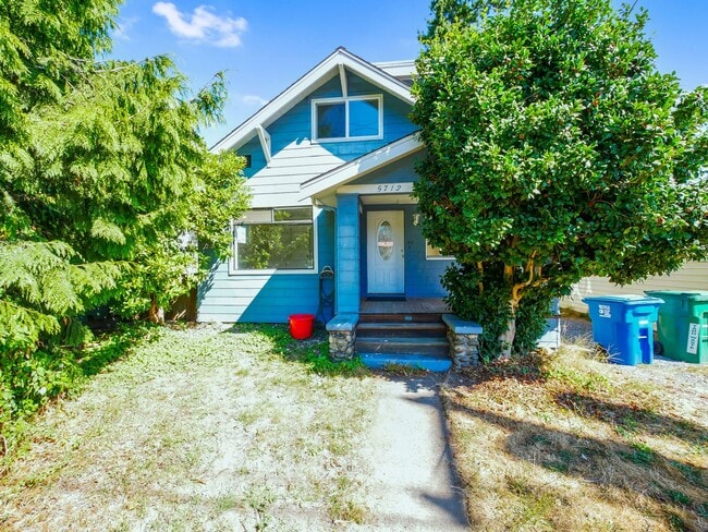 Primary Photo - 2 Bed 1.5Bath Single-family House Availabl...