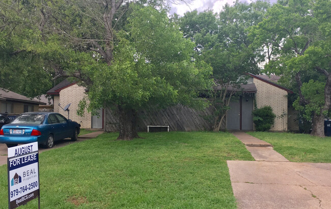 Building Photo - College Station - 2 bedroom / 1 bath Duple...
