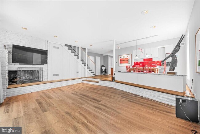 Building Photo - 4838 Drummond Ave