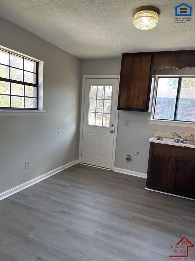 Building Photo - 1702 Olive St