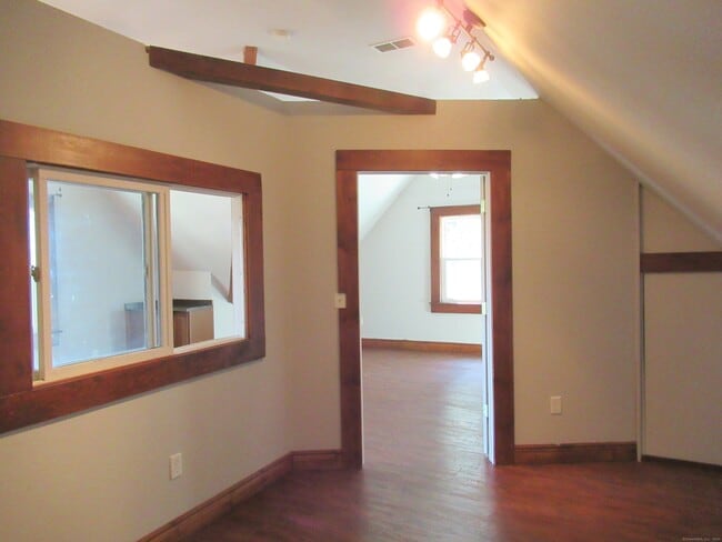 Building Photo - 144 Disbrow St