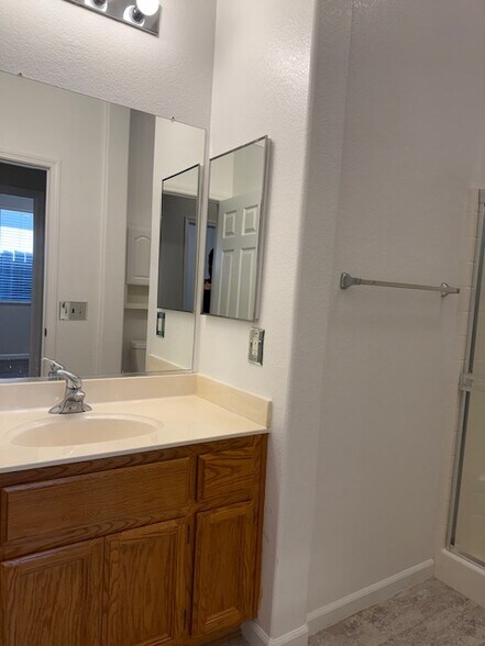 Building Photo - 206 Oxburough Dr