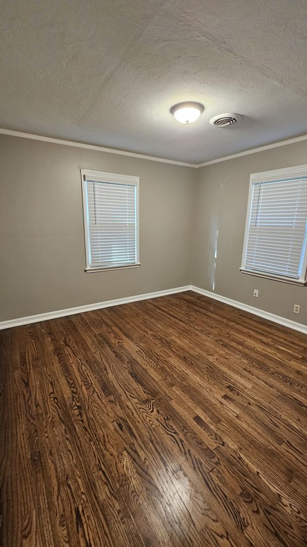 Building Photo - Adorable 3 bedroom, 1 bath home with a lar...