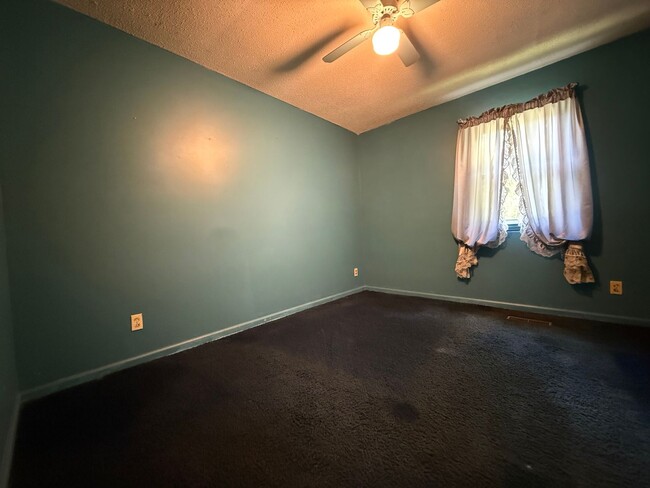 Building Photo - 5 bedroom home for rent