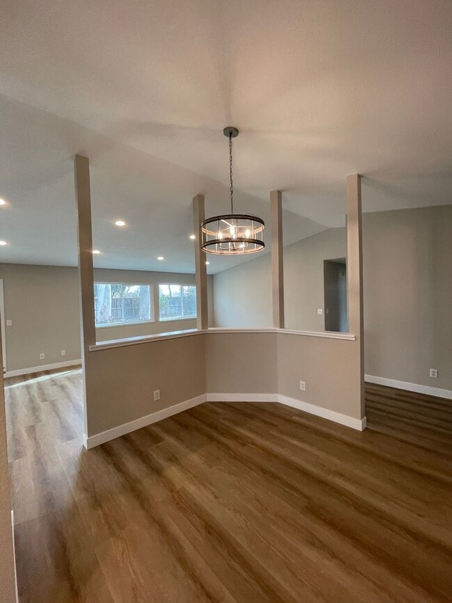 Building Photo - Beautiful Single Story Home Ready To Be Home!