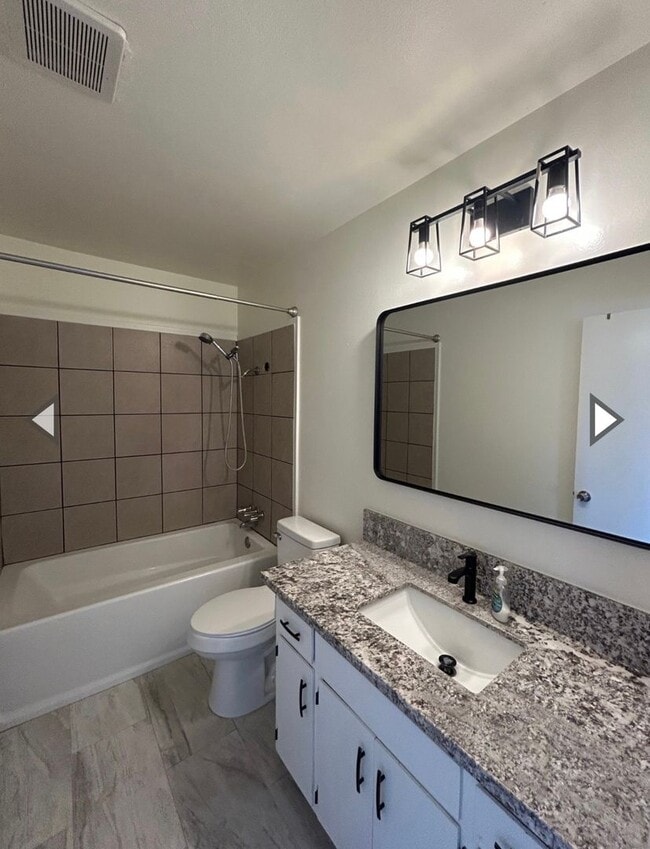 Building Photo - 1110 W Chestnut St