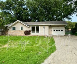 Building Photo - Beautiful 4 bedroom house with stunning ba...