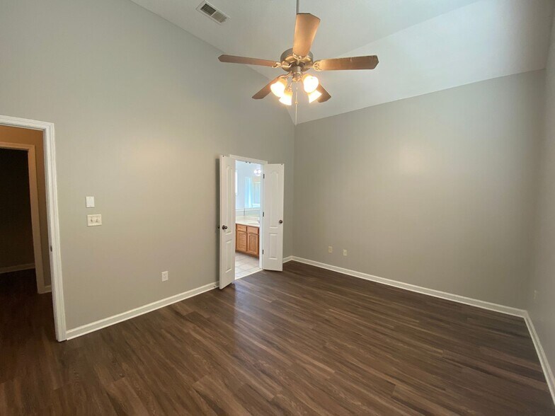 Building Photo - 9112 Cinderhill Cove W