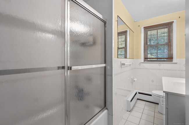 Building Photo - 373 Hoyt St