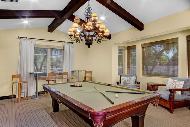 Building Photo - Lux Townhome 4 Bed 3 Bath 2 Car Garage in Spanish Walk