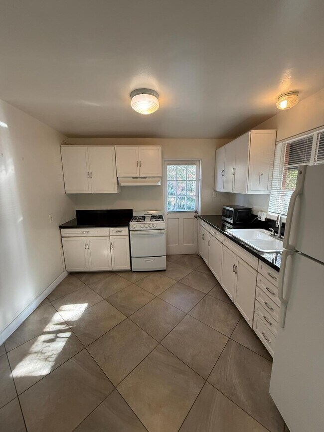 Building Photo - 41 E Woodward Dr