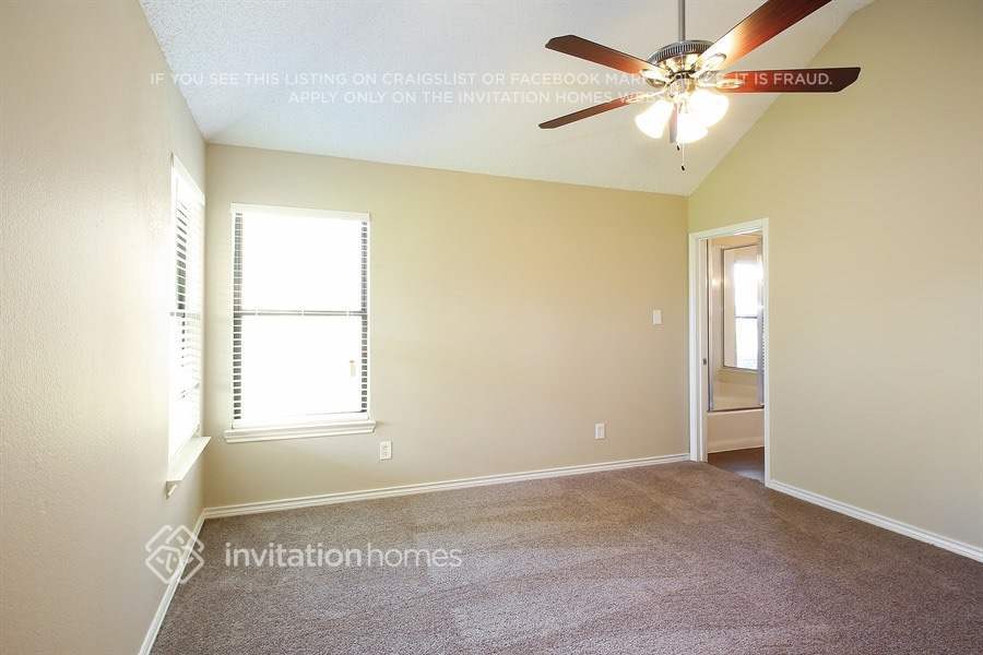 Building Photo - 4800 Hollow Tree Dr