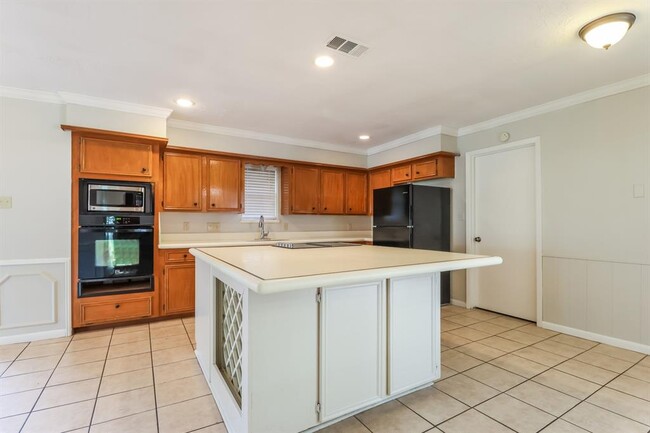 Building Photo - 25202 Tuckahoe Ln