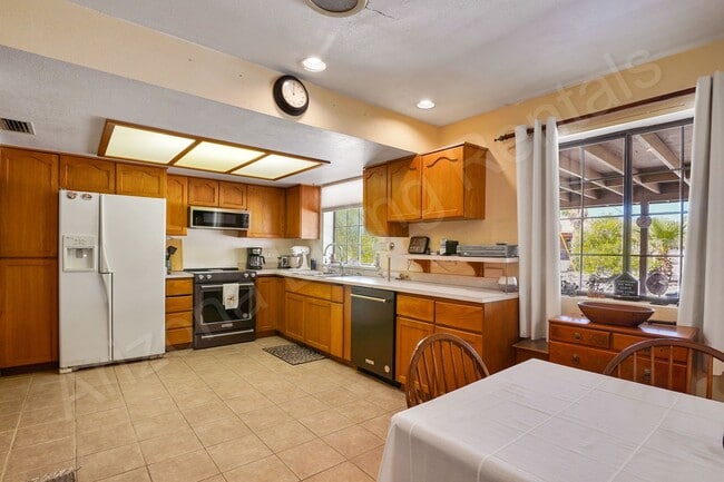 Building Photo - 3545 Chemehuevi Blvd