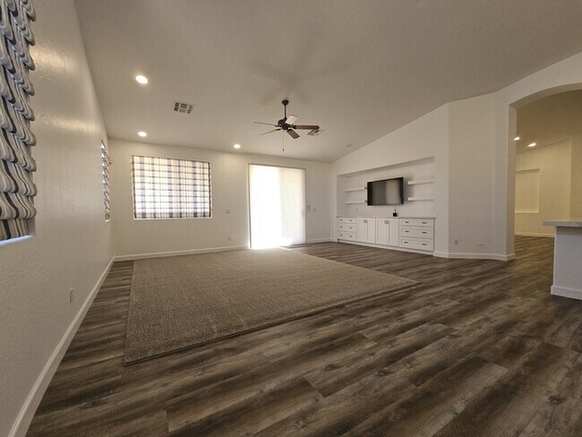 Building Photo - 1701 E Kramer St