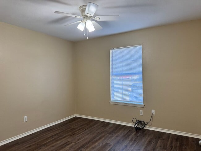 Building Photo - 16011 Echo Glen Dr