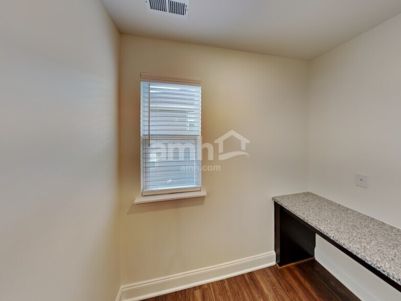 Building Photo - 3017 Lucky Ln