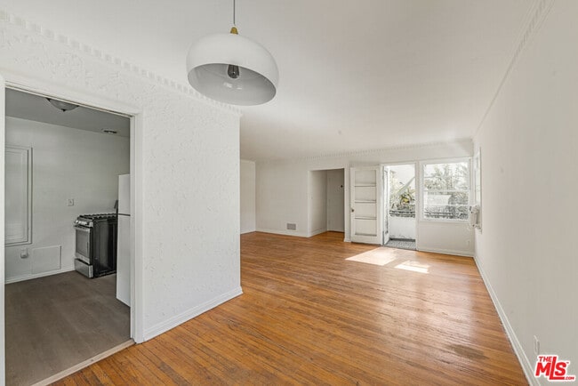 Building Photo - 1706 N Stanley Ave