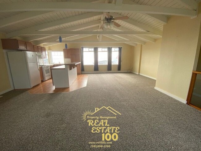 Building Photo - 3550 NW Jetty Ave