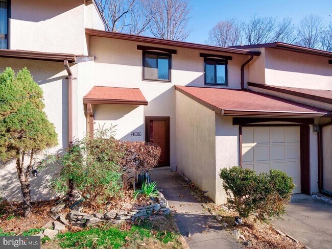 Building Photo - 2303 Glade Bank Way